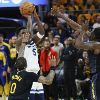 NBA: Warriors sufre la baja de Curry y están al borde de la eliminación