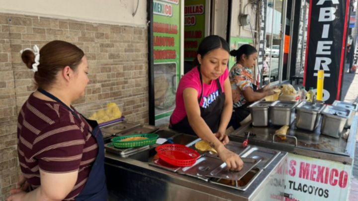 Vendedoras de quesadillas sortean las altas temperaturas de NL; 'hay que ganarse el pan'