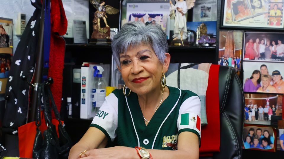 San Juanita García Marroquín con más de 54 años dedicados a la educación pública.