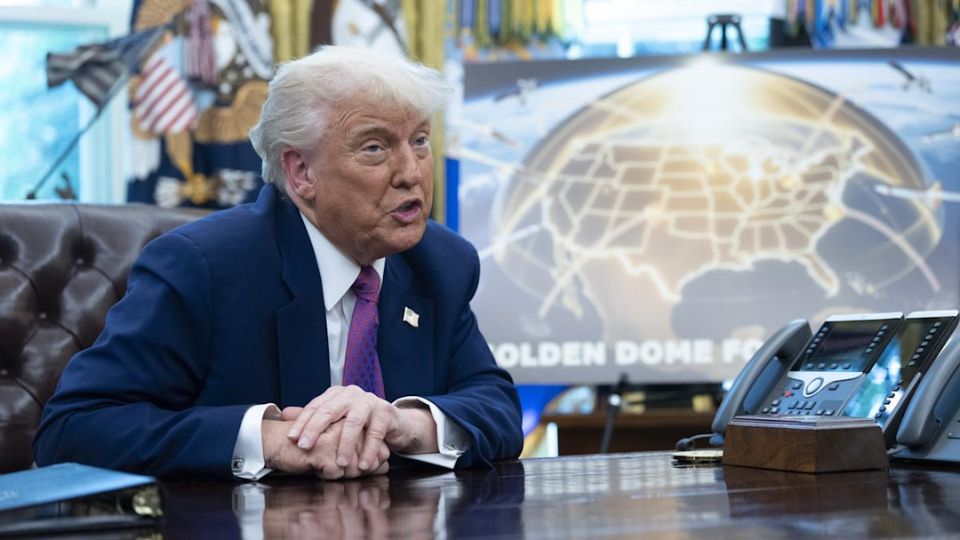 Trump anuncia la construcción de un 'Domo Dorado' para proteger EU.