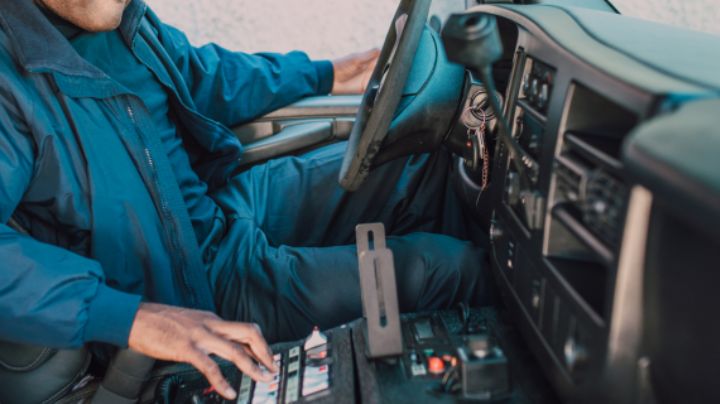 Caintra asegura que en NL hay 'pirateo' de choferes; IP también sufre de déficit