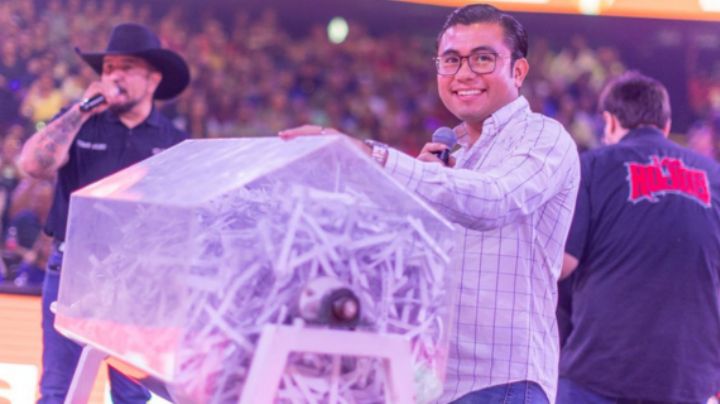 Celebran en Juárez, NL, a los maestros y rifan un auto
