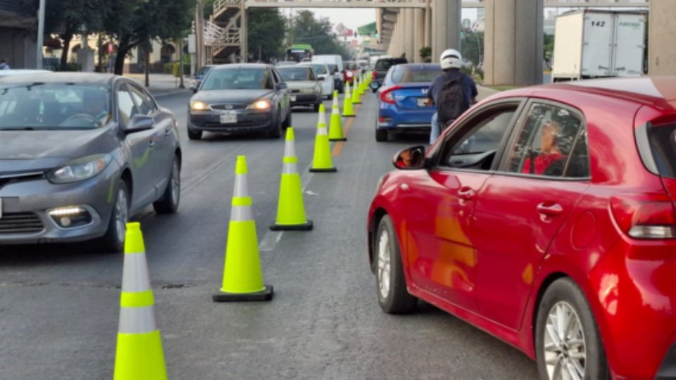 Carriel de contraflujo en avenida Universidad.