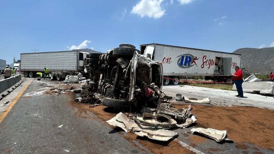 Tráileres involucrados en el accidente de este miércoles | Facebook / Protección Civil de Nuevo León
