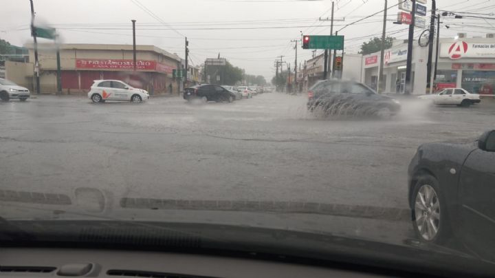 Lluvias causan encharcamientos, accidentes y tráfico en la zona metropolitana de Monterrey