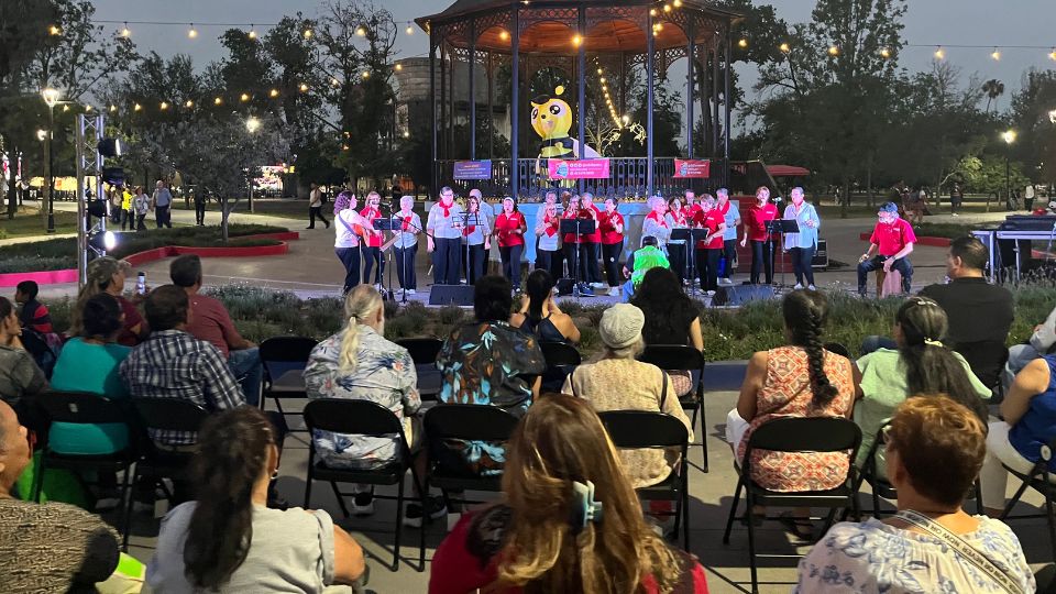 Celebran el Día de las Madres con evento musical en Monterrey.
