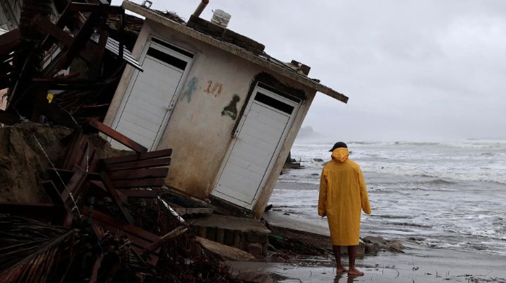 Tormenta tropical Dalila pierde fuerza y se aleja de México