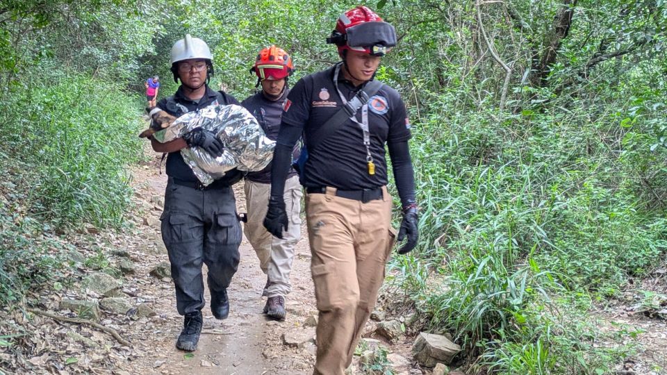 Rescatan a perrito atrapado entre rocas en las cascadas del Río La Silla en Guadalupe