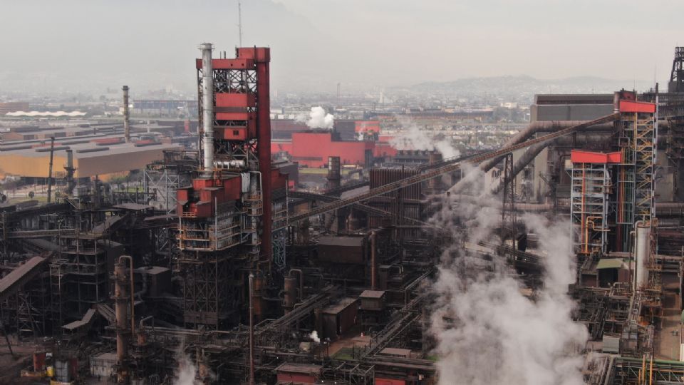 Empresas de NL combaten contaminación pese a falta de resultados de la Comisión Ambiental.