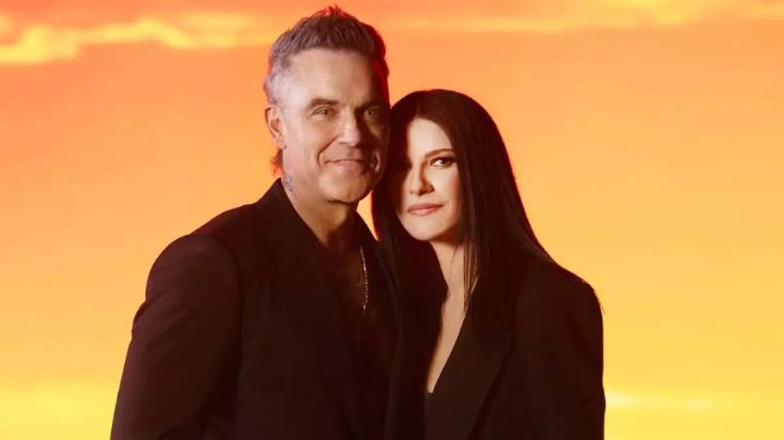 Robbie Williams y Laura Pausini presentan el himno oficial de la FIFA