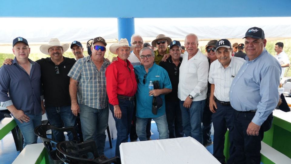 Miembros de los partidos políticos.