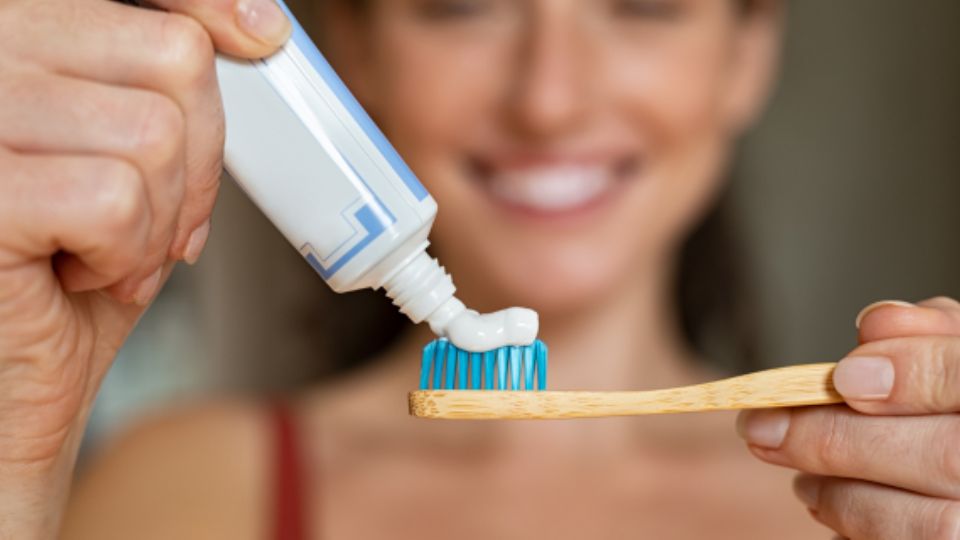 Uso de pasta dental.