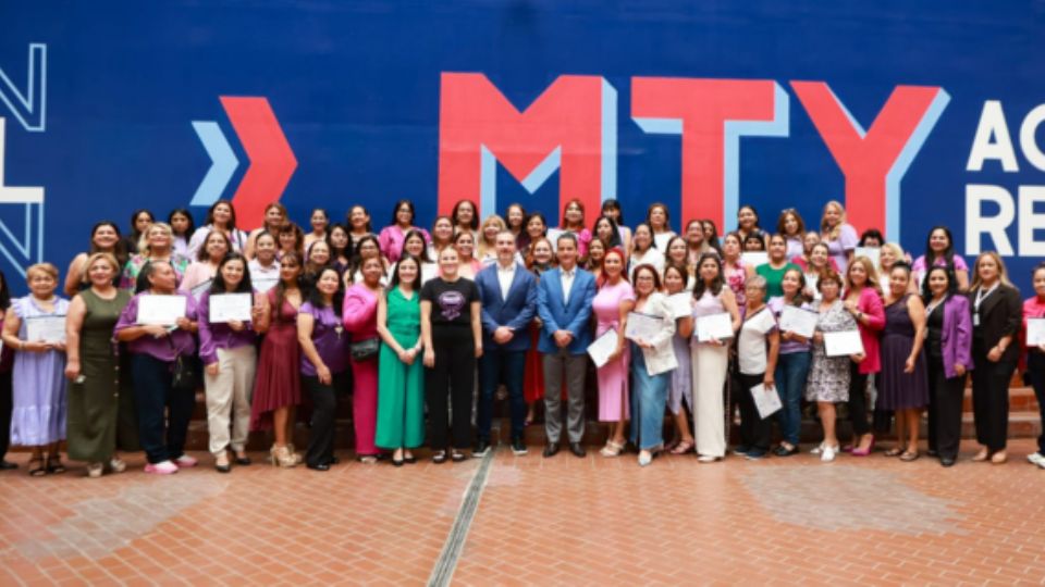 Mujeres graduadas.