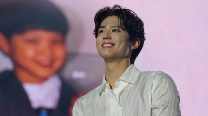 Park Bo- Gum ya está en Monterrey; regala a fans autógrafos en el aeropuerto