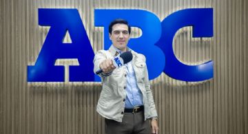 Raúl Hernández Jr. da el salto internacional; firma con Warner Music