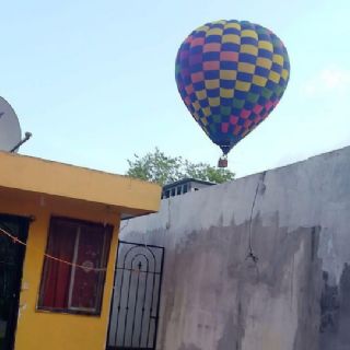 Cae globo aerostático en colonia de Montemorelos
