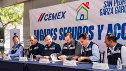 Cemex y San Pedro acuerdan mejorar los hogares de familias del municipio