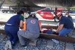 Atropella tren a joven; llevaba sus audífonos