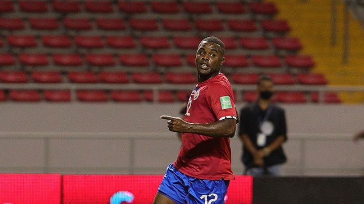 Se lesiona Campbell con Costa Rica; estaría un mes fuera