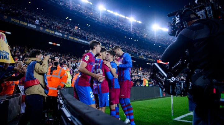 Xavi debuta con el Barça con triunfo y en Derbi