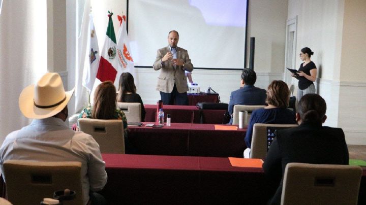Imparte MC taller a futuros diputados y diputadas