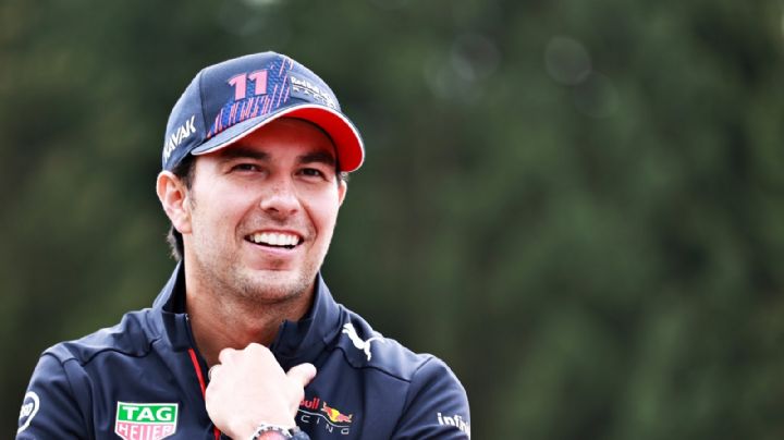 Checo Pérez seguirá con Red Bull Racing en 2022