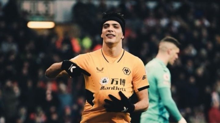 Raúl Jiménez dio “empujón” para el triunfo de los Wolves