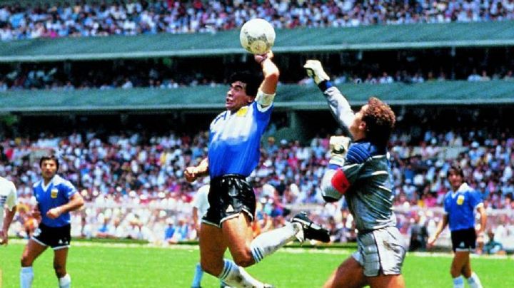 Subastan el balón de la Mano de Dios por cerca de 3 millones de euros
