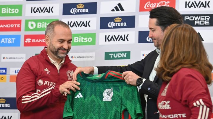 Pedro López es presentado como DT de México Femenil
