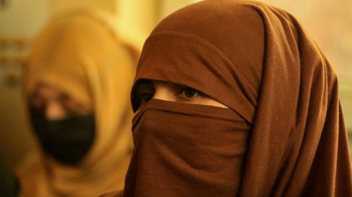 Talibanes cierran gimnasios para mujeres en Afganistán