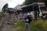 Tren embiste a camión y automóvil en García; hay un muerto y 19 heridos