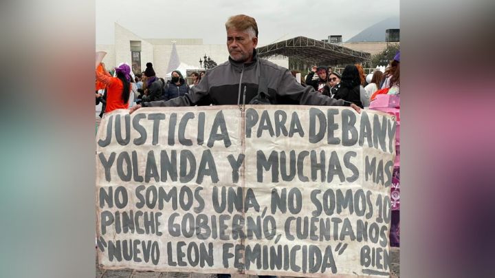 Papá de Yolanda Martínez acude a la marcha en Monterrey
