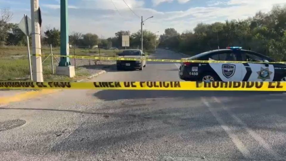 Autoridades acordonaron la zona donde fueron encontrados los restos humanos, en Apodaca