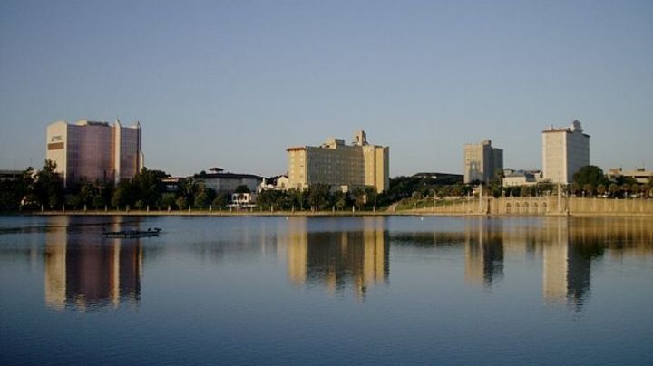 Hallan a madre e hijos muertos en un auto sumergido en lago de Florida