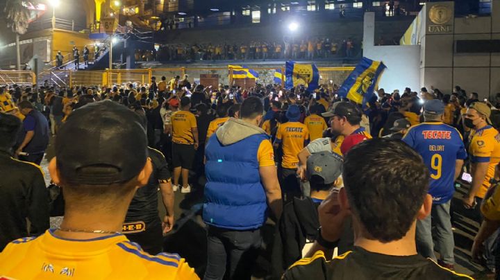 Fiesta felina afuera del Estadio Universitario