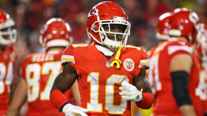 Delfines sorprende y contrata a Tyreek Hill