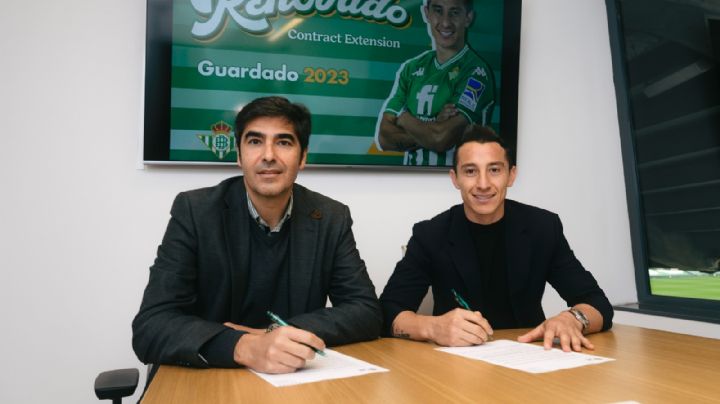 Andrés Guardado renueva con Real Betis