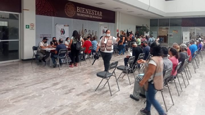 Regresan abuelitos para inscribirse en 65 y más