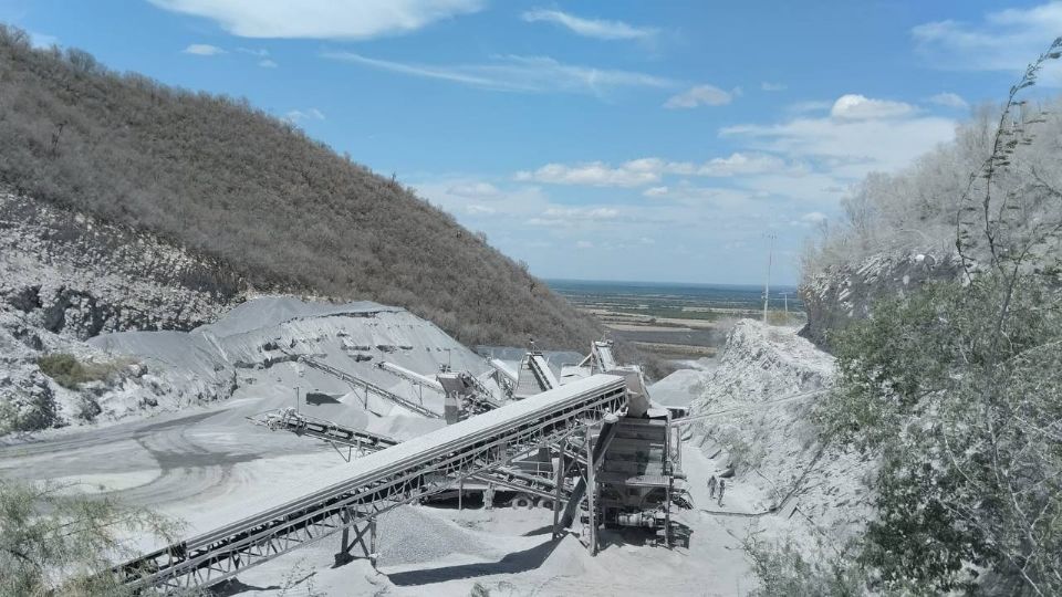 Pedrera en Los Ramones es suspendida por robo de agua.