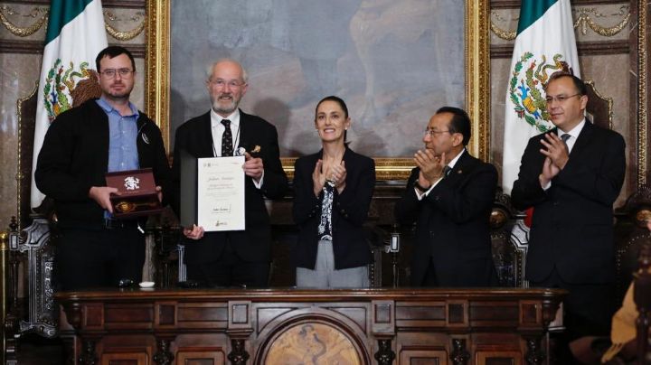 CDMX entrega llaves de la ciudad a familiares de Julian Assange