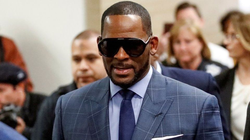 El cantante R Kelly fue declarado culpable en un tribunal de Chicago.