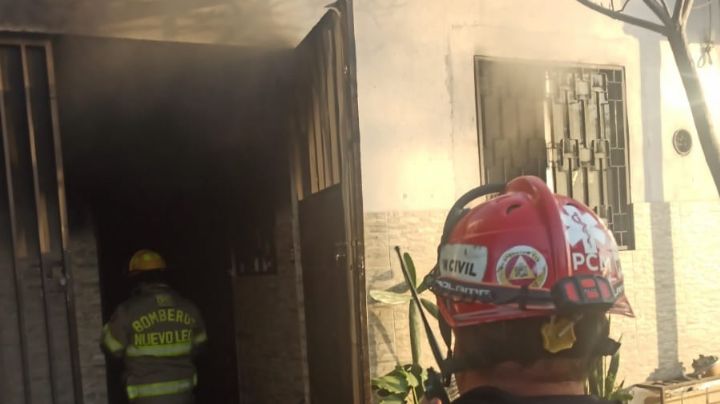 Incendio consume gran parte de casa en Monterrey