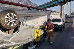Deja 2 heridos volcadura en Garza Sada y Revolución, Monterrey