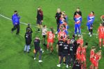 Niño invade cancha del Estadio Universitario; le regalan jersey de Bayern Múnich
