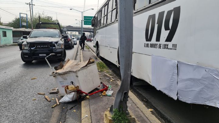 Camión de Ruta 13 atropella a pepenador en Monterrey