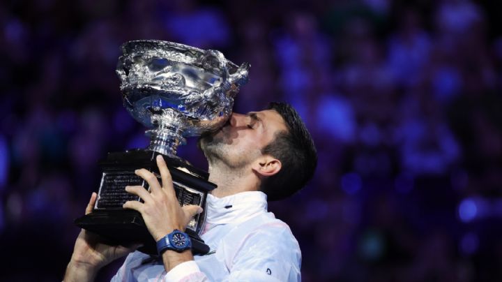 Djokovic se impone a Tsitsipas en Australia para igualar a Nadal con 22 títulos de Grand Slam