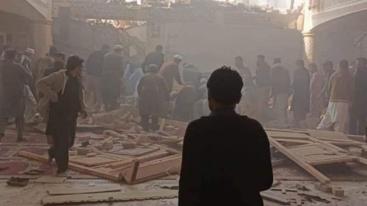 Mueren 32 policías tras atentado suicida en Pakistán