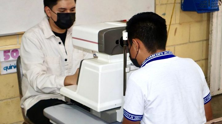 Inicia programa 'Abre los ojos' de lentes gratuitos en escuelas de Santa Catarina