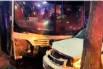 Choque entre ruta Canteras y auto deja 2 lesionados, centro de Monterrey