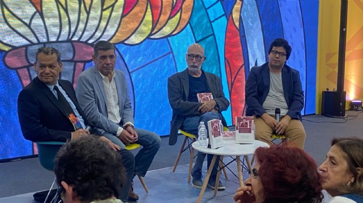 Presentan en la FIL el libro '100 años de la Radio en Nuevo León'